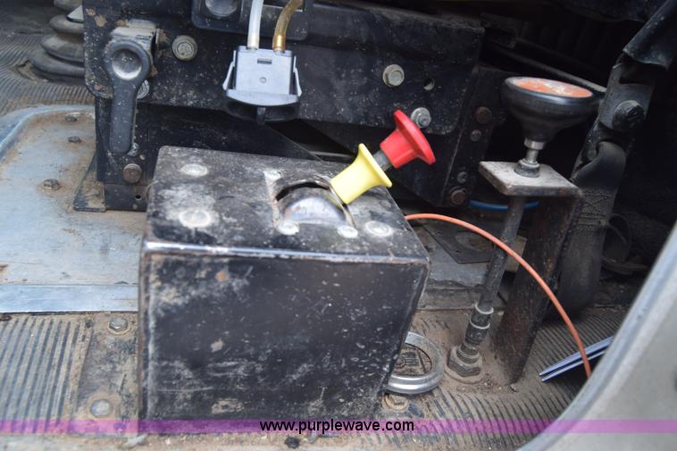 image for item J6579 1993 Kenworth T800 semi truck