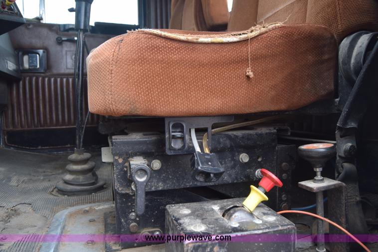 image for item J6579 1993 Kenworth T800 semi truck