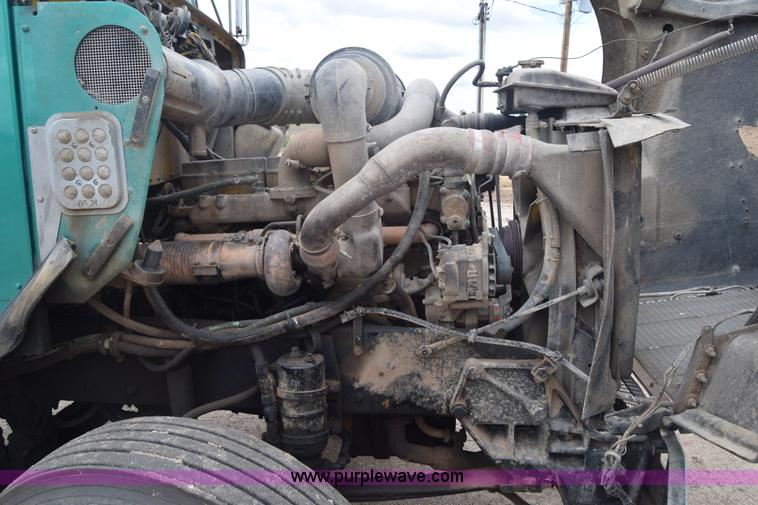 image for item J6579 1993 Kenworth T800 semi truck