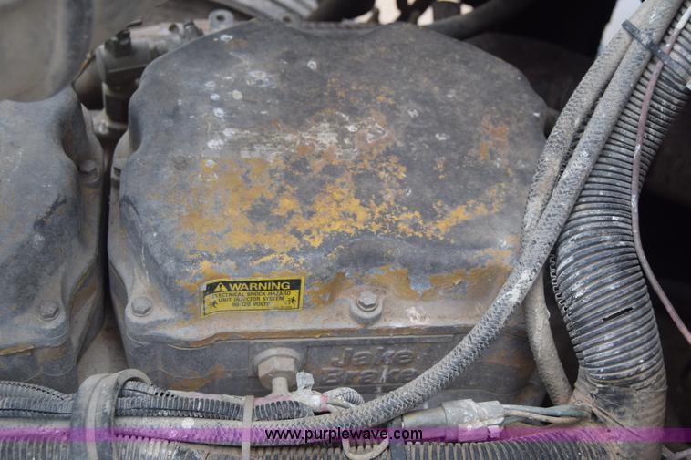 image for item J6579 1993 Kenworth T800 semi truck