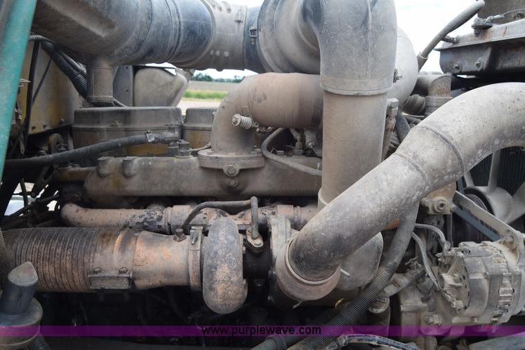 image for item J6579 1993 Kenworth T800 semi truck