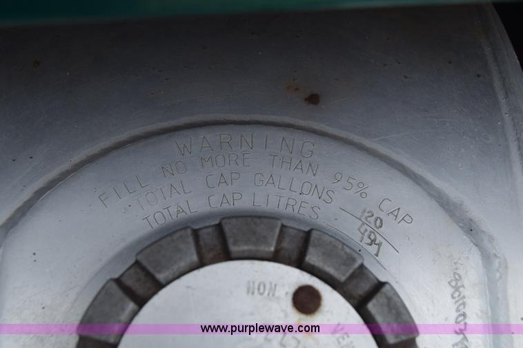 image for item J6579 1993 Kenworth T800 semi truck