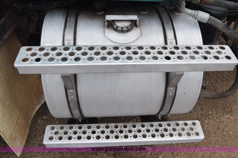 image for item J6579 1993 Kenworth T800 semi truck