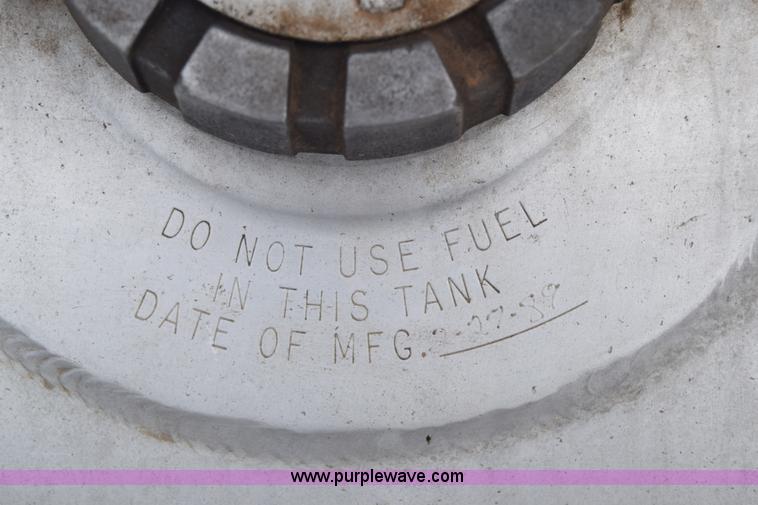 image for item J6579 1993 Kenworth T800 semi truck