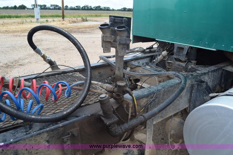 image for item J6579 1993 Kenworth T800 semi truck