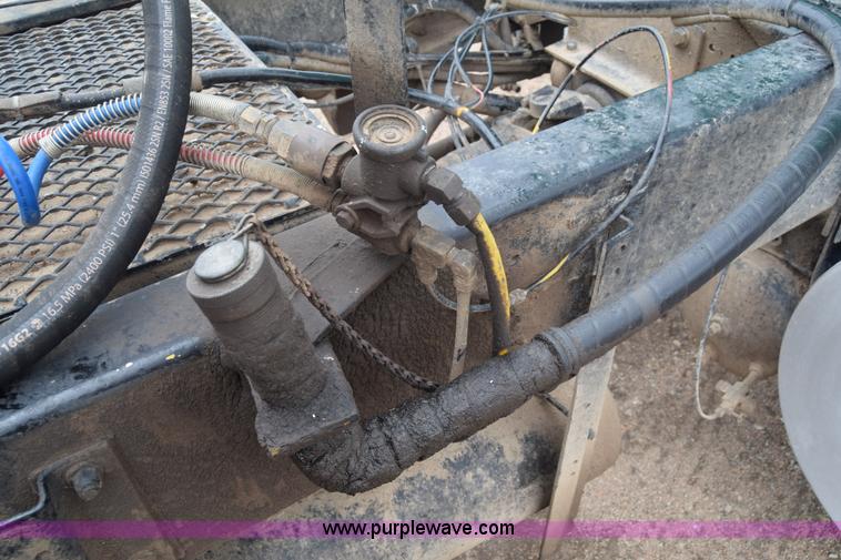 image for item J6579 1993 Kenworth T800 semi truck