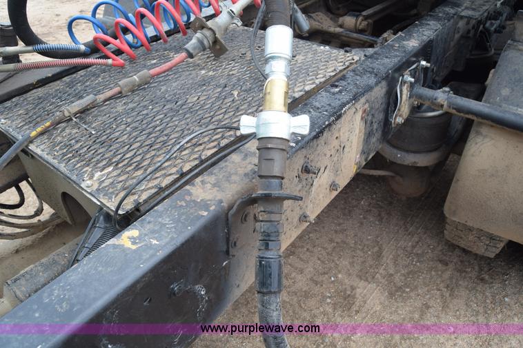 image for item J6579 1993 Kenworth T800 semi truck