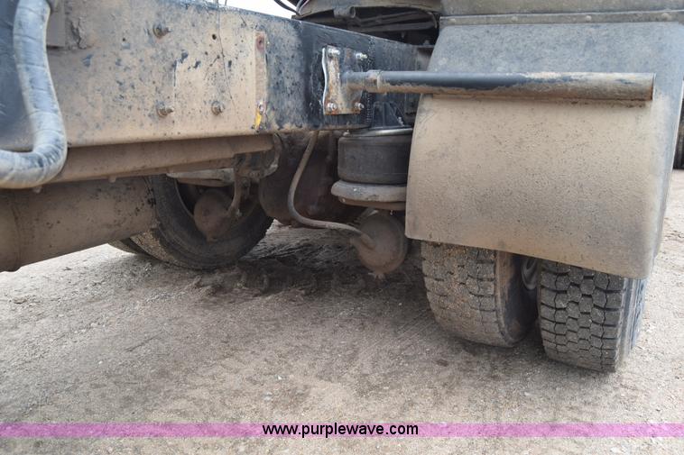 image for item J6579 1993 Kenworth T800 semi truck