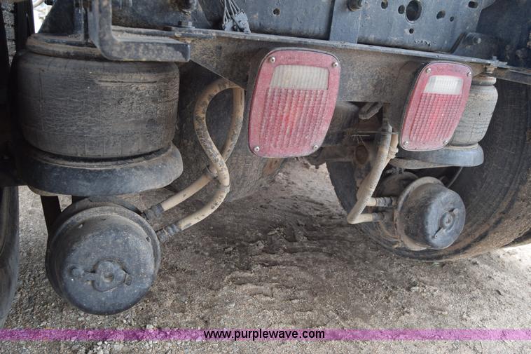 image for item J6579 1993 Kenworth T800 semi truck