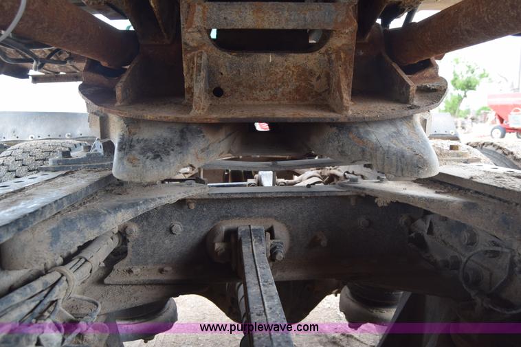 image for item J6579 1993 Kenworth T800 semi truck