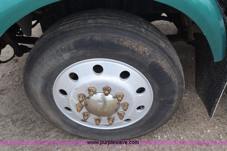 image for item J6579 1993 Kenworth T800 semi truck