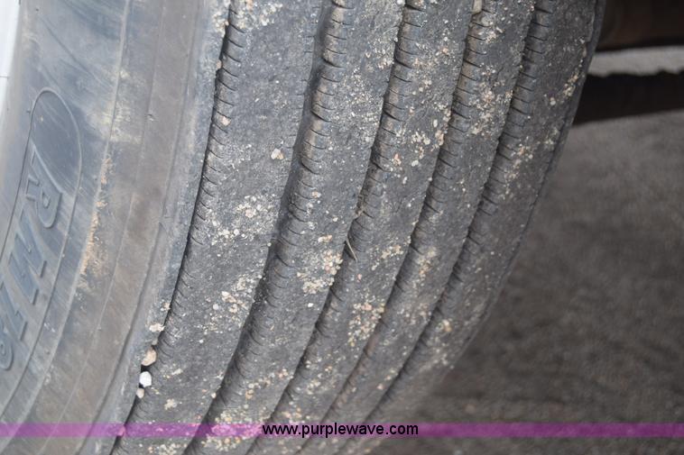 image for item J6579 1993 Kenworth T800 semi truck