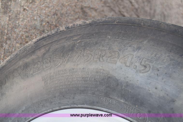 image for item J6579 1993 Kenworth T800 semi truck