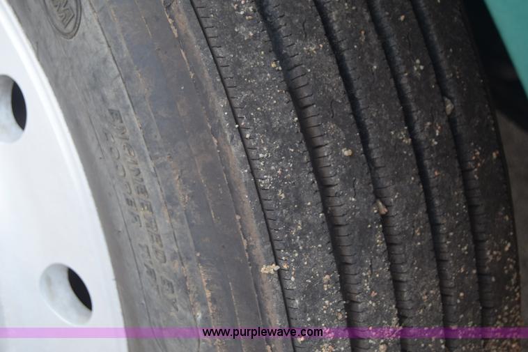 image for item J6579 1993 Kenworth T800 semi truck