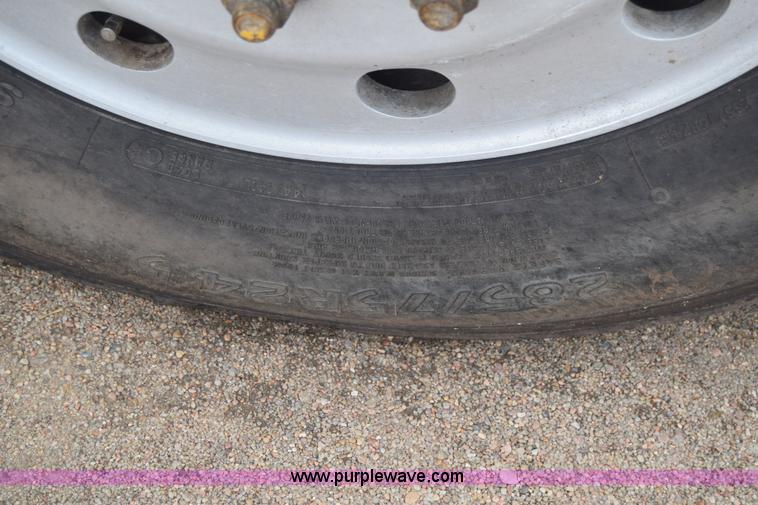 image for item J6579 1993 Kenworth T800 semi truck