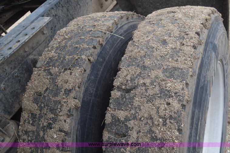 image for item J6579 1993 Kenworth T800 semi truck