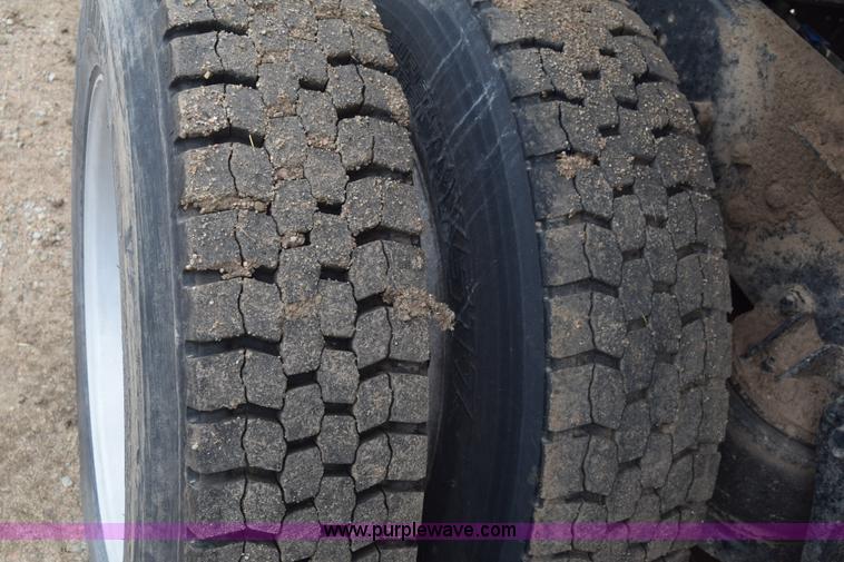 image for item J6579 1993 Kenworth T800 semi truck