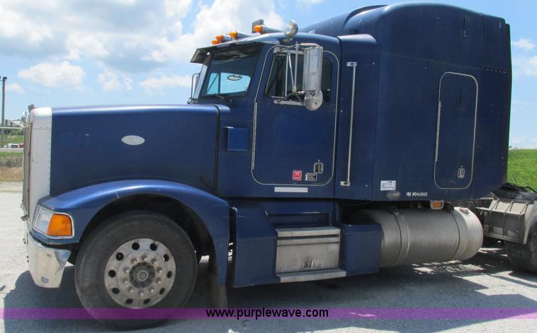 image for item J8546 1998 Peterbilt 377 semi truck