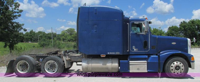 image for item J8546 1998 Peterbilt 377 semi truck