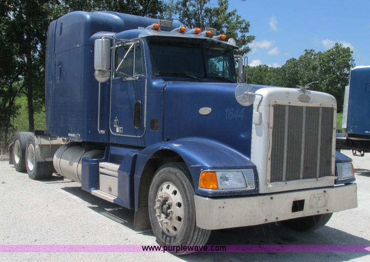 image for item J8546 1998 Peterbilt 377 semi truck
