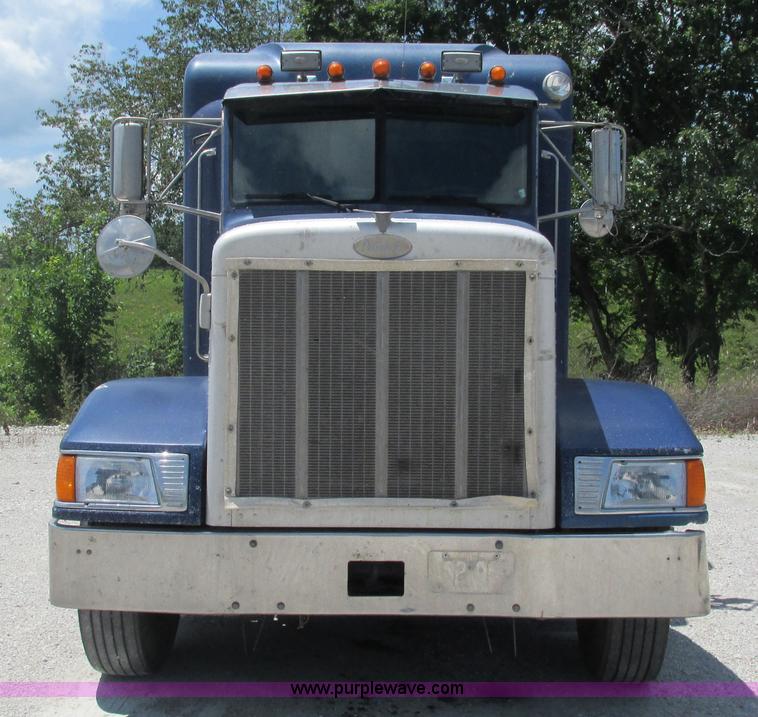 image for item J8546 1998 Peterbilt 377 semi truck