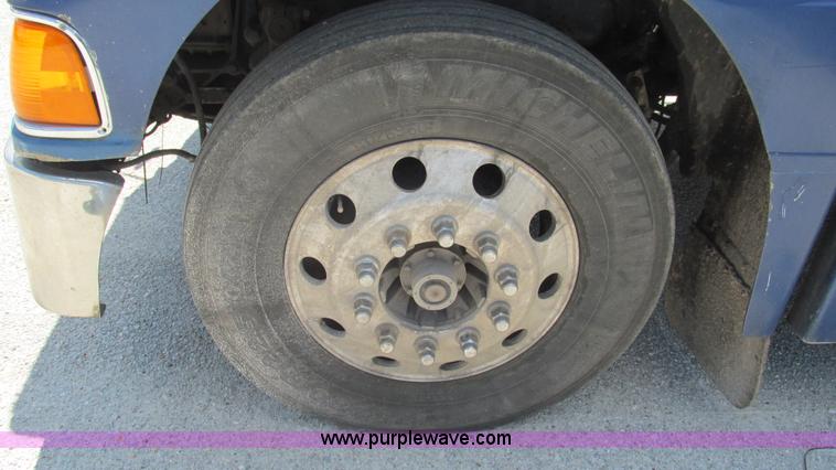 image for item J8546 1998 Peterbilt 377 semi truck