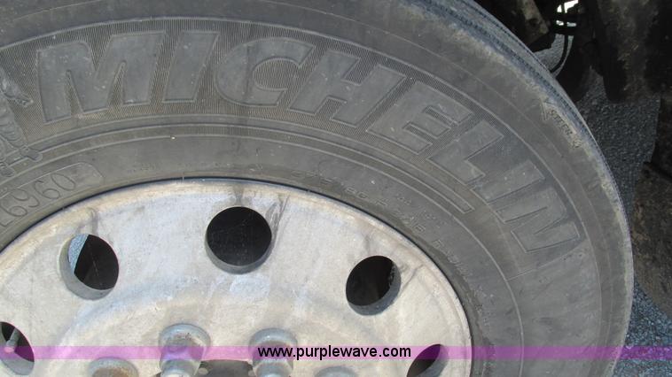 image for item J8546 1998 Peterbilt 377 semi truck