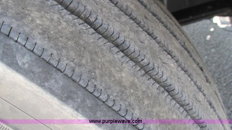 image for item J8546 1998 Peterbilt 377 semi truck