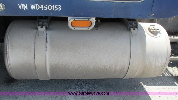 image for item J8546 1998 Peterbilt 377 semi truck