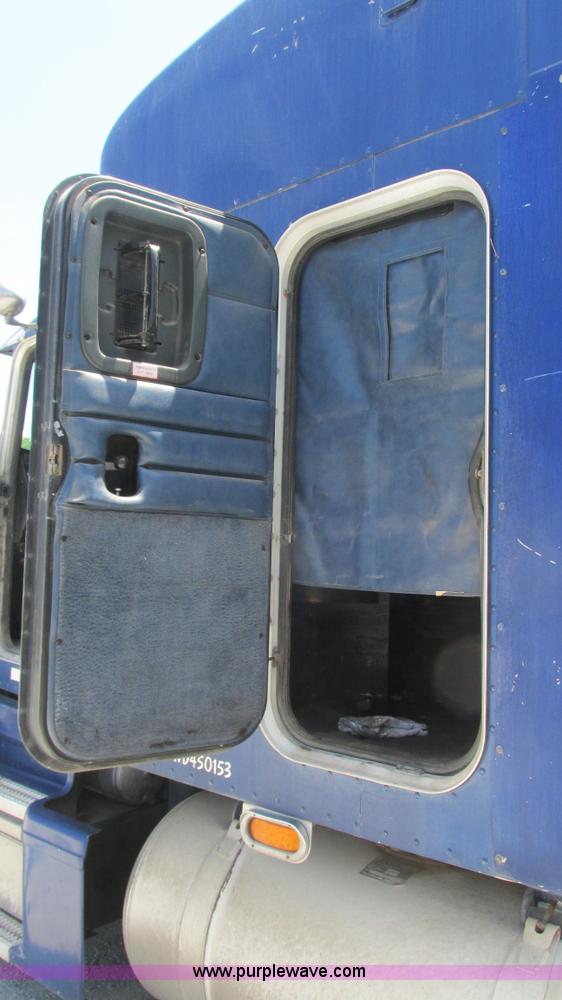 image for item J8546 1998 Peterbilt 377 semi truck