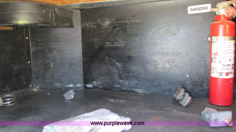 image for item J8546 1998 Peterbilt 377 semi truck