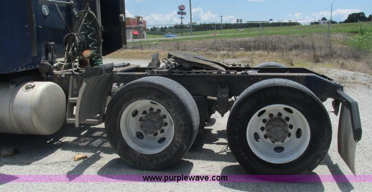 image for item J8546 1998 Peterbilt 377 semi truck
