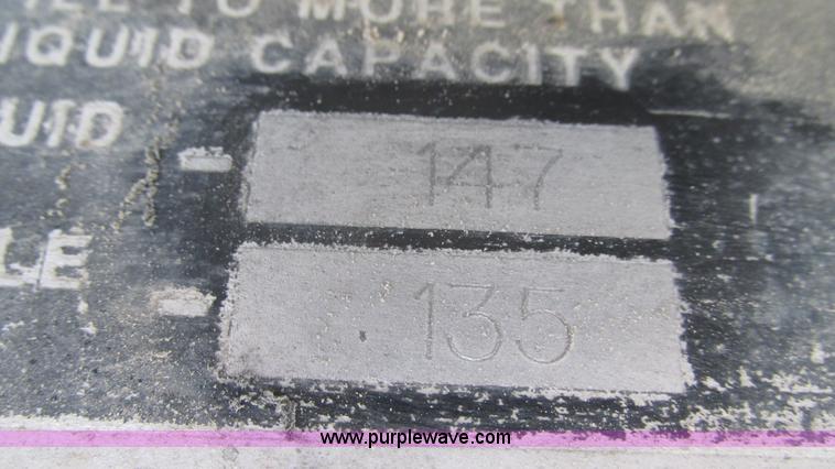 image for item J8546 1998 Peterbilt 377 semi truck