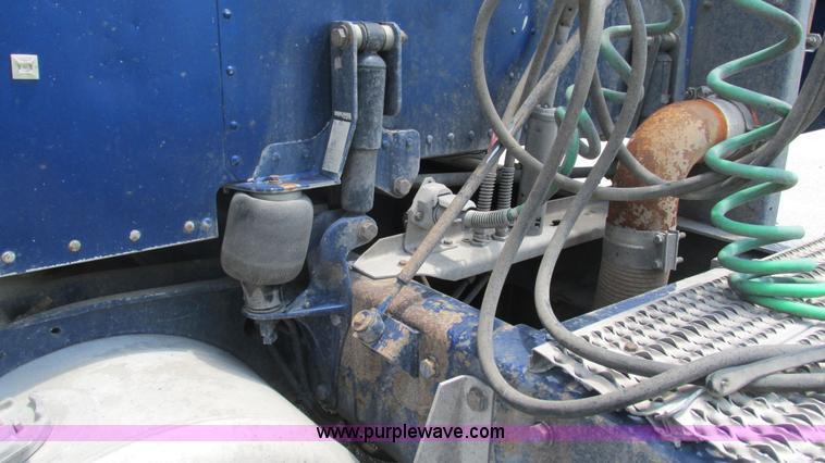 image for item J8546 1998 Peterbilt 377 semi truck