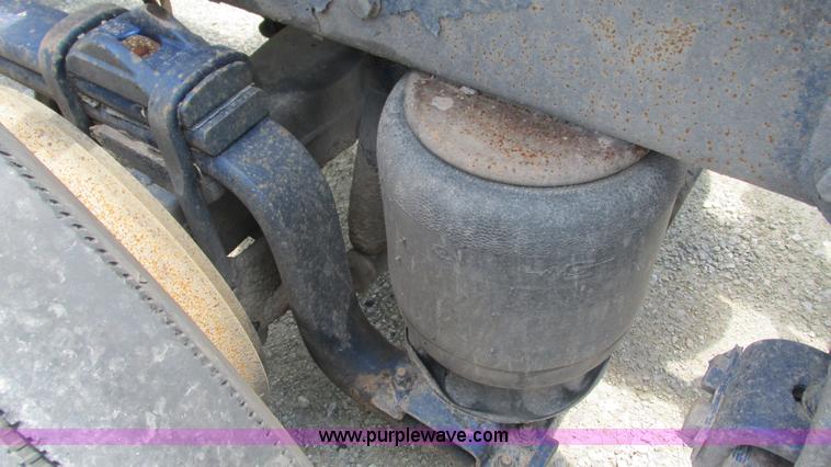 image for item J8546 1998 Peterbilt 377 semi truck