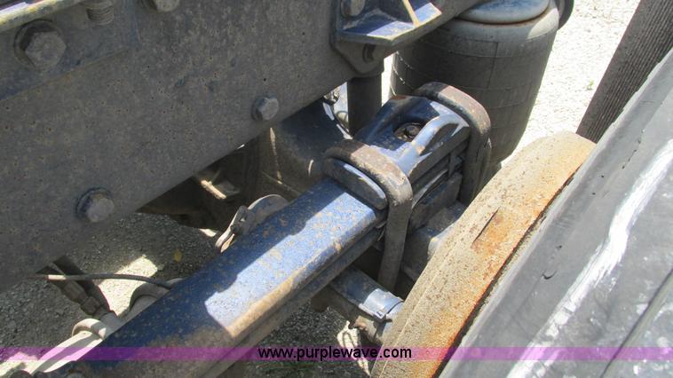 image for item J8546 1998 Peterbilt 377 semi truck