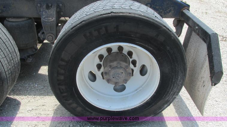 image for item J8546 1998 Peterbilt 377 semi truck