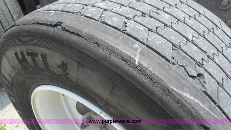 image for item J8546 1998 Peterbilt 377 semi truck