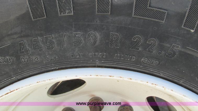 image for item J8546 1998 Peterbilt 377 semi truck