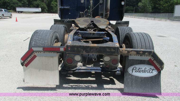 image for item J8546 1998 Peterbilt 377 semi truck