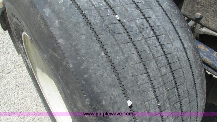 image for item J8546 1998 Peterbilt 377 semi truck