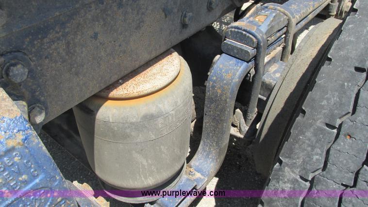 image for item J8546 1998 Peterbilt 377 semi truck