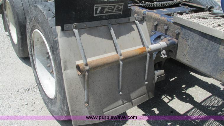 image for item J8546 1998 Peterbilt 377 semi truck