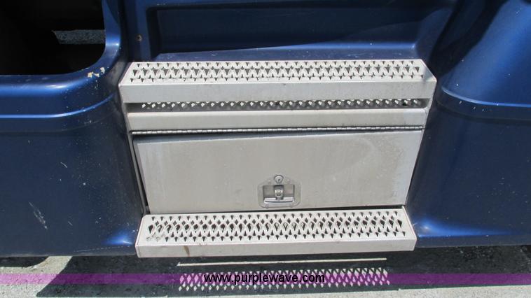 image for item J8546 1998 Peterbilt 377 semi truck