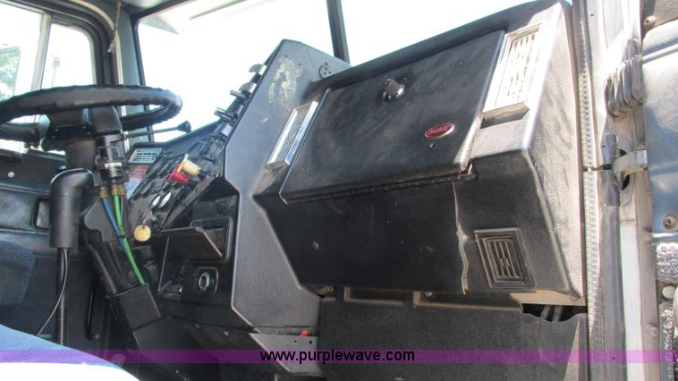 image for item J8546 1998 Peterbilt 377 semi truck