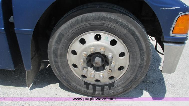 image for item J8546 1998 Peterbilt 377 semi truck