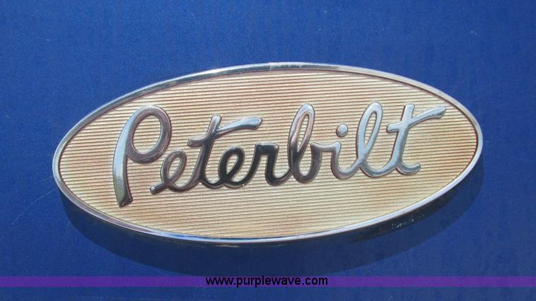 image for item J8546 1998 Peterbilt 377 semi truck