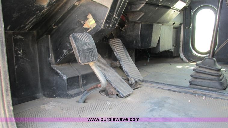 image for item J8546 1998 Peterbilt 377 semi truck