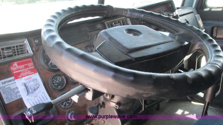 image for item J8546 1998 Peterbilt 377 semi truck