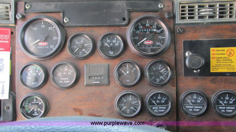 image for item J8546 1998 Peterbilt 377 semi truck